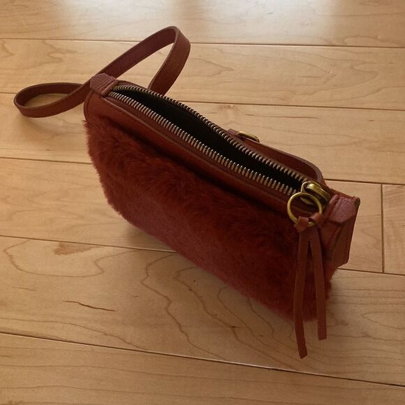 Madewell Simple pouch belt bag in  faux fur - Picture 5 of 7